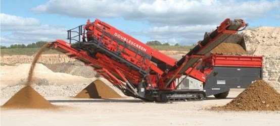 Sandvik QA335 Mobile Doublescreen in a quarry